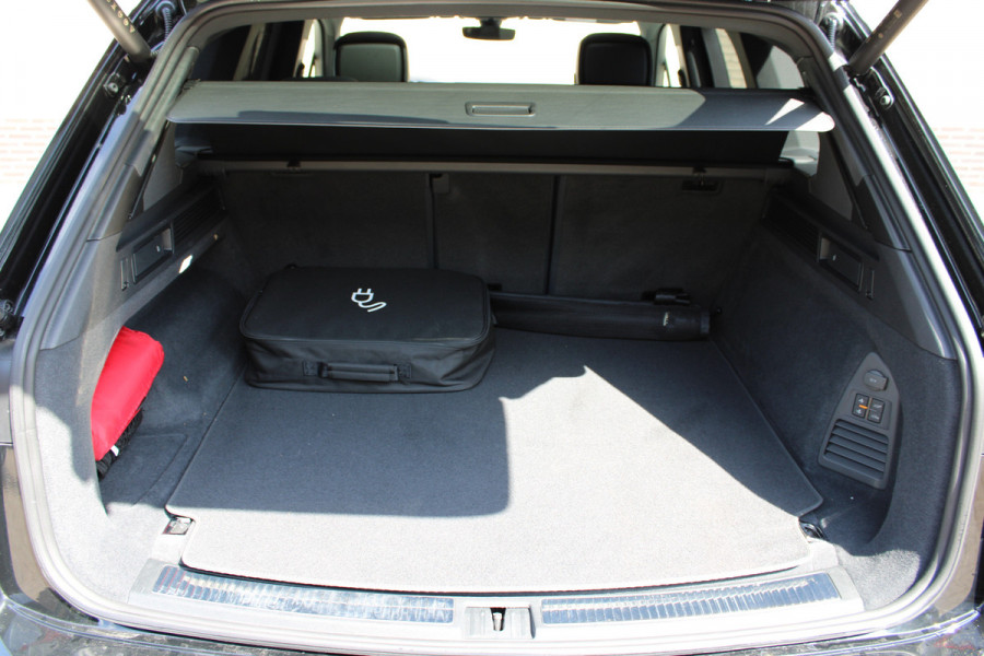 Volkswagen Touareg 3.0 TSi eHybrid 4MOTION Elegance | Massage | Head-Up | Trekhaak | Panoramadak | Compleet!
