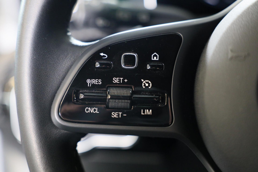 Mercedes-Benz A-Klasse 180 AMG 45 Look / AUT / Cruise Control / Camera / F1 Flippers / Navi / Led / Pdc / Xenon / 20 Inch
