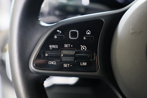 Mercedes-Benz A-Klasse 180 AMG 45 Look / AUT / Cruise Control / Camera / F1 Flippers / Navi / Led / Pdc / Xenon / 20 Inch