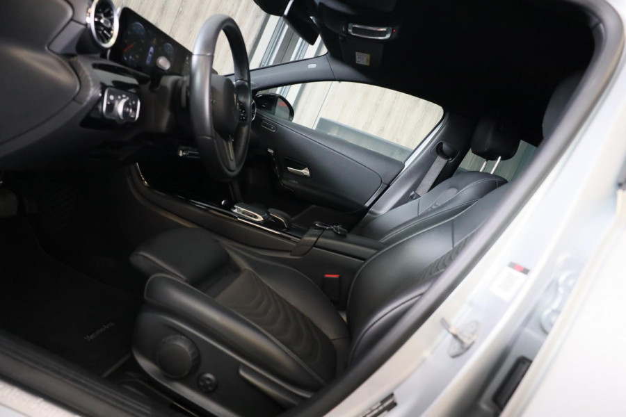 Mercedes-Benz A-Klasse 180 AMG 45 Look / AUT / Cruise Control / Camera / F1 Flippers / Navi / Led / Pdc / Xenon / 20 Inch