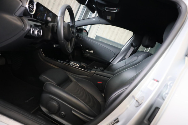Mercedes-Benz A-Klasse 180 AMG 45 Look / AUT / Cruise Control / Camera / F1 Flippers / Navi / Led / Pdc / Xenon / 20 Inch