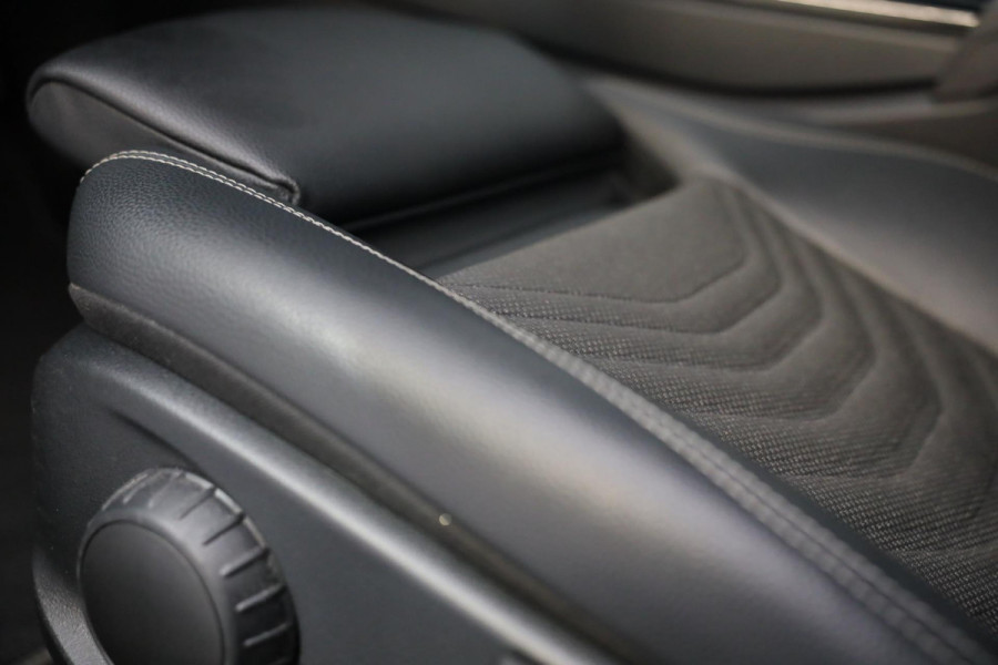 Mercedes-Benz A-Klasse 180 AMG 45 Look / AUT / Cruise Control / Camera / F1 Flippers / Navi / Led / Pdc / Xenon / 20 Inch