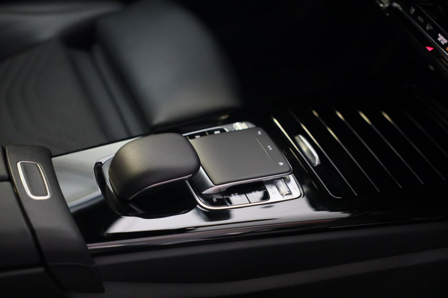 Mercedes-Benz A-Klasse 180 AMG 45 Look / AUT / Cruise Control / Camera / F1 Flippers / Navi / Led / Pdc / Xenon / 20 Inch