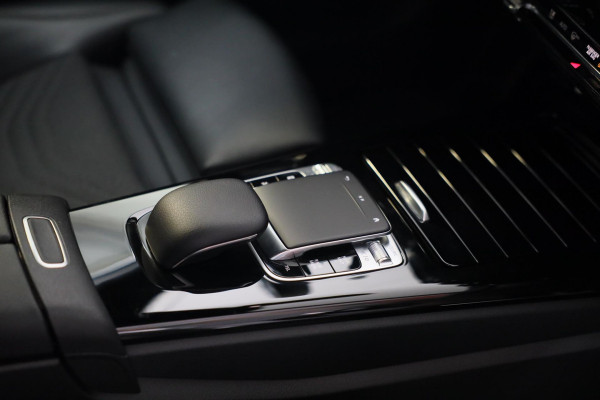 Mercedes-Benz A-Klasse 180 AMG 45 Look / AUT / Cruise Control / Camera / F1 Flippers / Navi / Led / Pdc / Xenon / 20 Inch