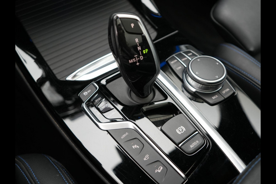 BMW X3 xDrive30e M Sport Plug in Hybrid | PHEV | Trekhaak af Fabriek | Panodak | Adaptive Cruise | Adative Cruise | Adative Onderstel | Head-up Display | Carplay | Adaptive LED | 360 Camera |