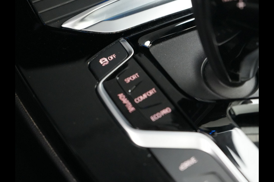 BMW X3 xDrive30e M Sport Plug in Hybrid | PHEV | Trekhaak af Fabriek | Panodak | Adaptive Cruise | Adative Cruise | Adative Onderstel | Head-up Display | Carplay | Adaptive LED | 360 Camera |