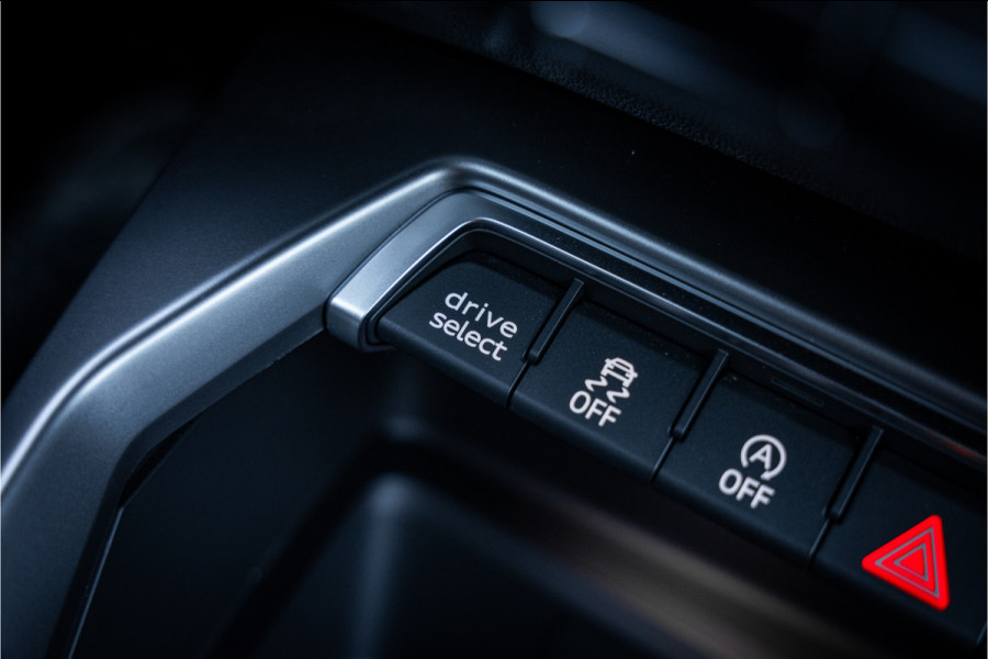 Audi S3 Sportback 2.0 TFSI quattro RS3 Look! - Panorama | ACC | Camera | Keyless