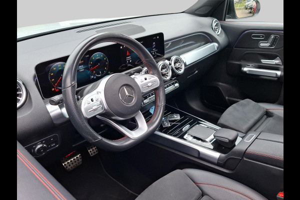 Mercedes-Benz Glb 200 Business Solution AMG | Trekhaak | Pano | Business Plus-pakket