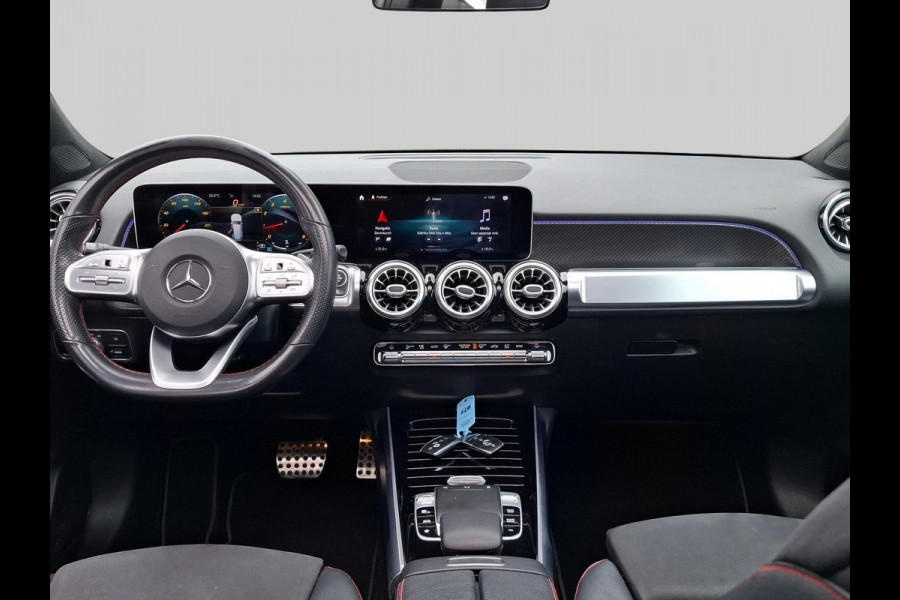 Mercedes-Benz Glb 200 Business Solution AMG | Trekhaak | Pano | Business Plus-pakket