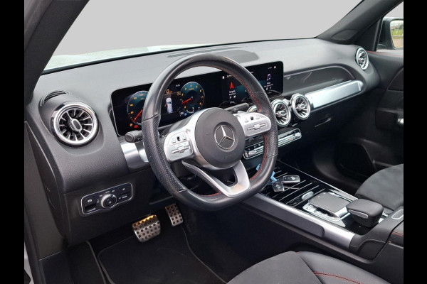 Mercedes-Benz Glb 200 Business Solution AMG | Trekhaak | Pano | Business Plus-pakket