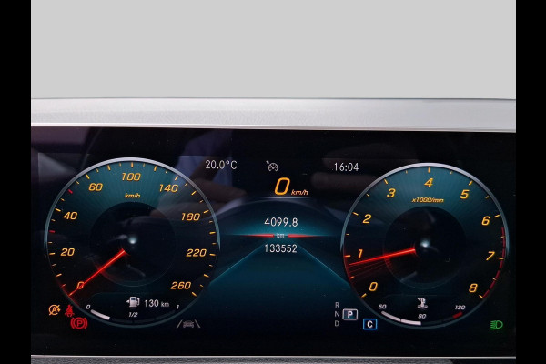 Mercedes-Benz Glb 200 Business Solution AMG | Trekhaak | Pano | Business Plus-pakket