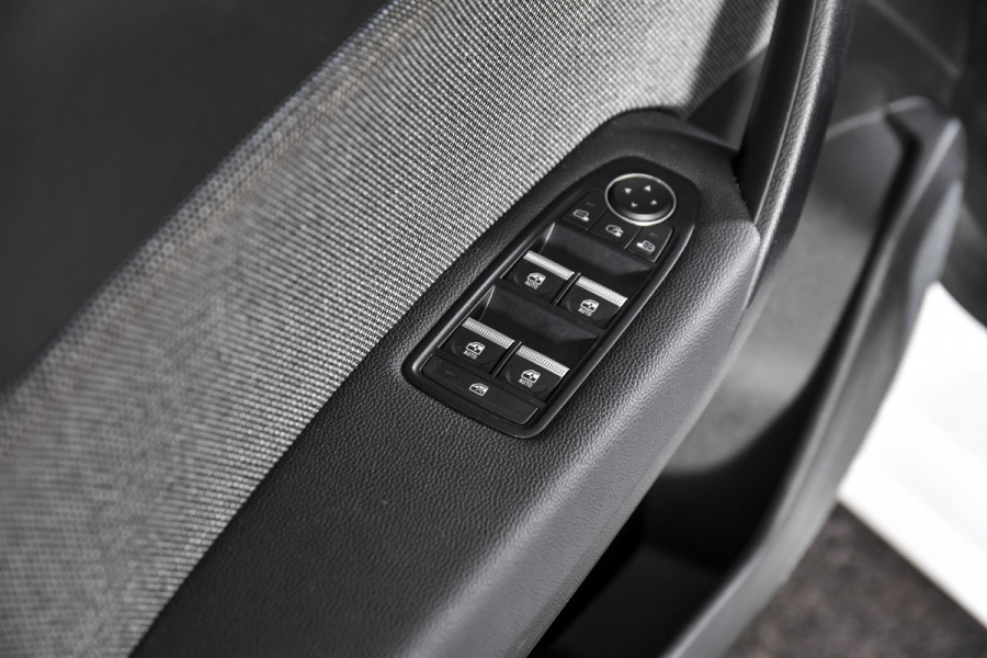 Renault Captur 1.3 mild hybrid 160 PK techno - Automaat | Dig. Cockpit | Cruise | PDC | Camera | App. Connect | ECC | DAB | LM 18" | 5636