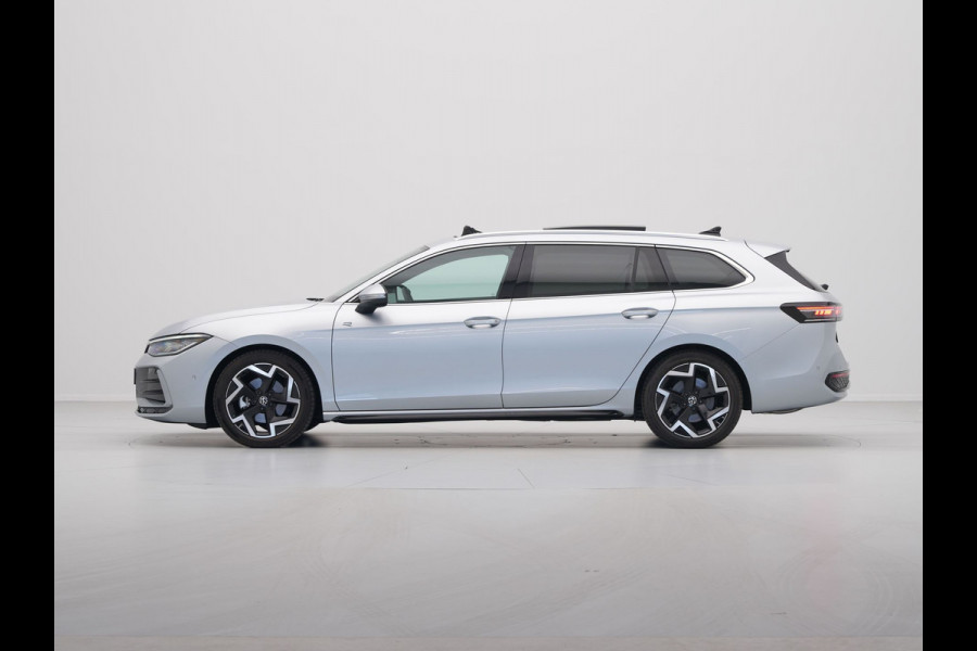 Volkswagen Passat Variant 1.5 eTSI 150pk DSG R-Line Business Panorama Navigatie Trekhaak Camera Carplay Stoelverwarming