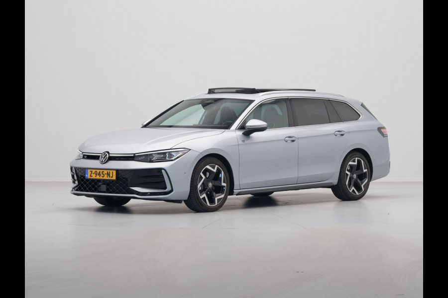 Volkswagen Passat Variant 1.5 eTSI 150pk DSG R-Line Business Panorama Navigatie Trekhaak Camera Carplay Stoelverwarming