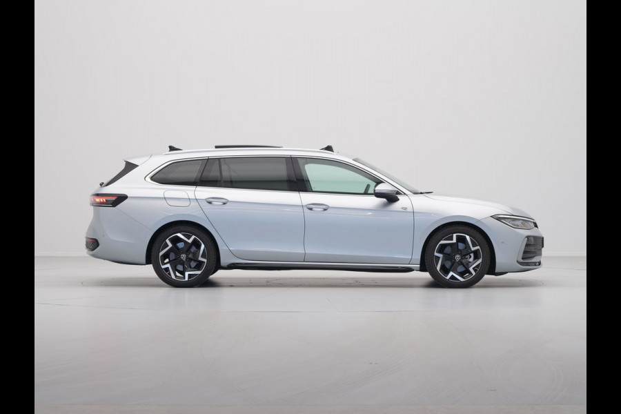 Volkswagen Passat Variant 1.5 eTSI 150pk DSG R-Line Business Panorama Navigatie Trekhaak Camera Carplay Stoelverwarming