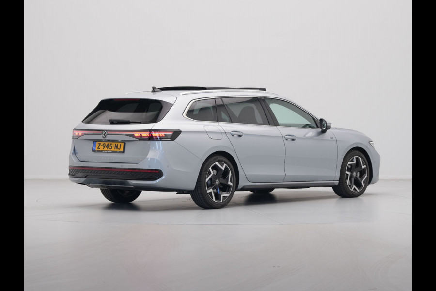 Volkswagen Passat Variant 1.5 eTSI 150pk DSG R-Line Business Panorama Navigatie Trekhaak Camera Carplay Stoelverwarming