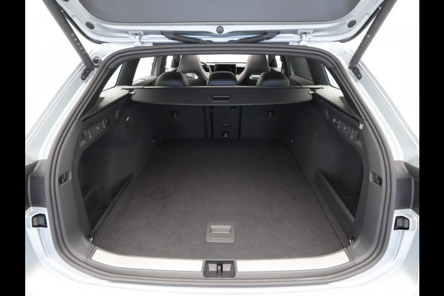 Volkswagen Passat Variant 1.5 eTSI 150pk DSG R-Line Business Panorama Navigatie Trekhaak Camera Carplay Stoelverwarming
