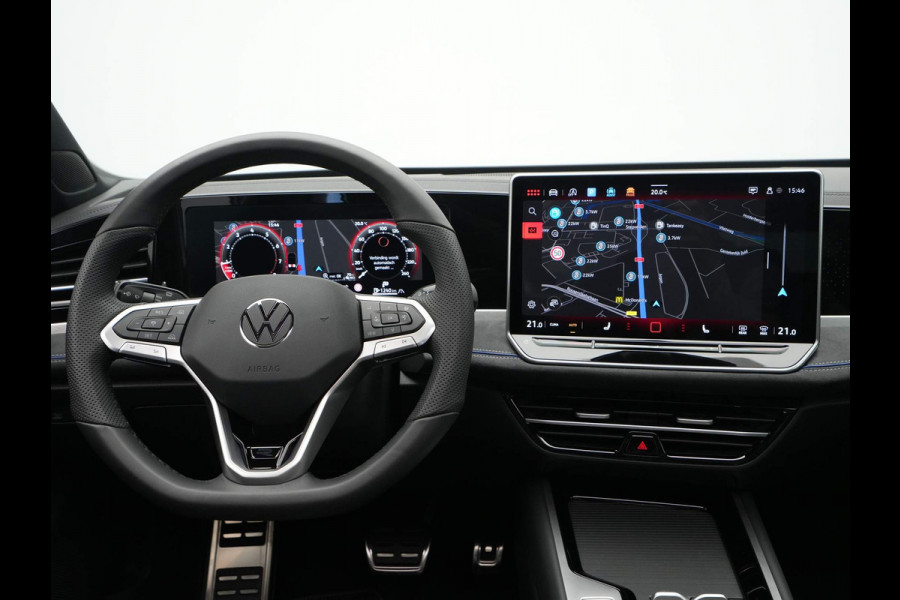 Volkswagen Passat Variant 1.5 eTSI 150pk DSG R-Line Business Panorama Navigatie Trekhaak Camera Carplay Stoelverwarming