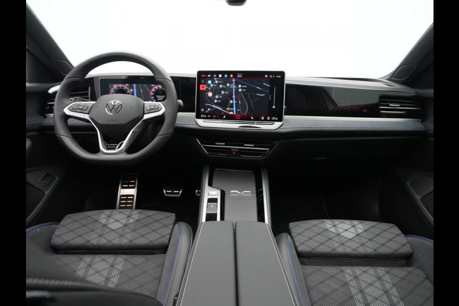 Volkswagen Passat Variant 1.5 eTSI 150pk DSG R-Line Business Panorama Navigatie Trekhaak Camera Carplay Stoelverwarming