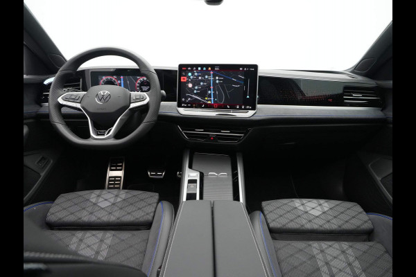 Volkswagen Passat Variant 1.5 eTSI 150pk DSG R-Line Business Panorama Navigatie Trekhaak Camera Carplay Stoelverwarming