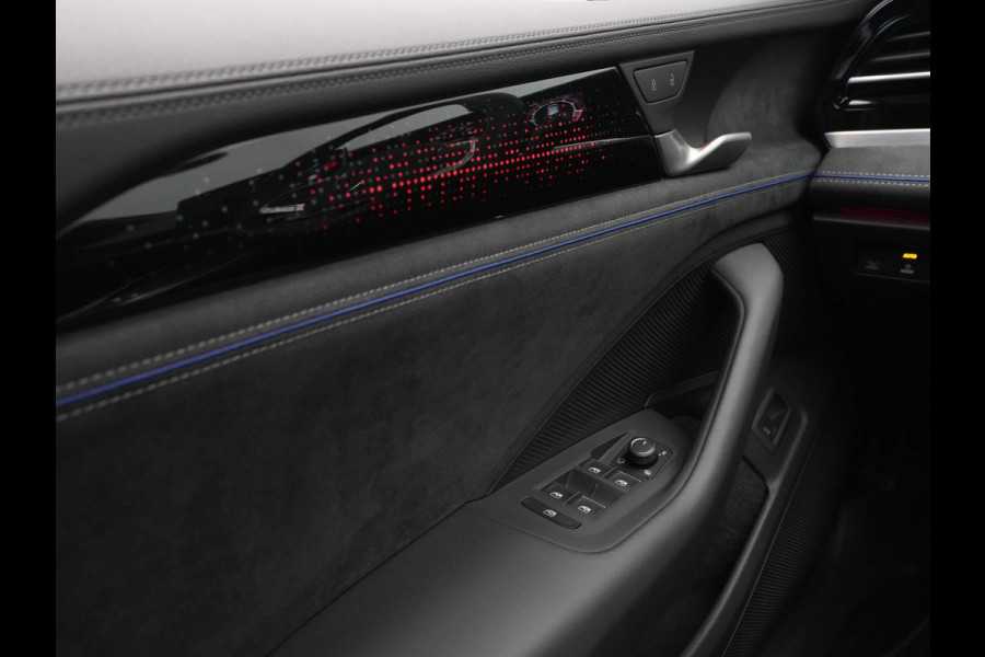 Volkswagen Passat Variant 1.5 eTSI 150pk DSG R-Line Business Panorama Navigatie Trekhaak Camera Carplay Stoelverwarming