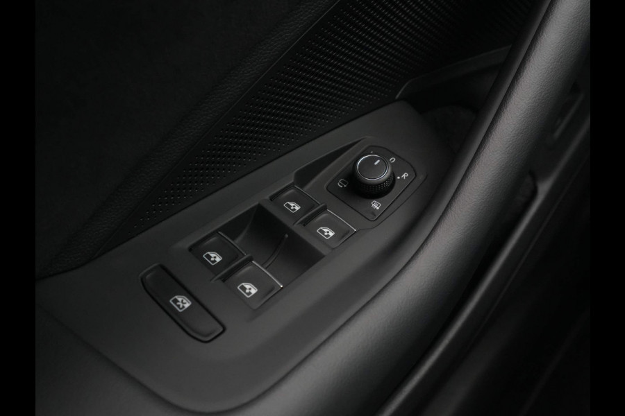 Volkswagen Passat Variant 1.5 eTSI 150pk DSG R-Line Business Panorama Navigatie Trekhaak Camera Carplay Stoelverwarming