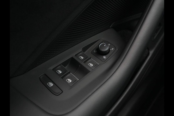 Volkswagen Passat Variant 1.5 eTSI 150pk DSG R-Line Business Panorama Navigatie Trekhaak Camera Carplay Stoelverwarming