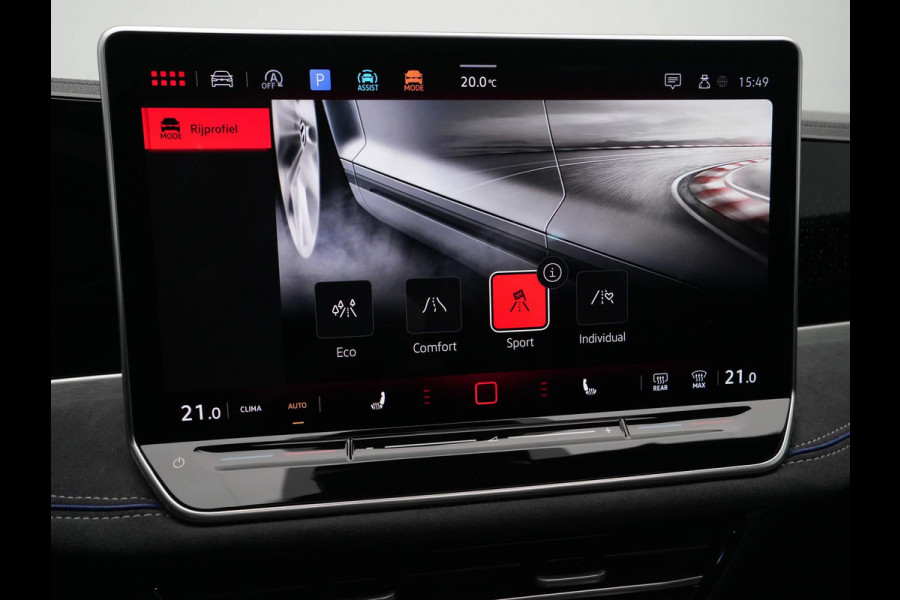 Volkswagen Passat Variant 1.5 eTSI 150pk DSG R-Line Business Panorama Navigatie Trekhaak Camera Carplay Stoelverwarming