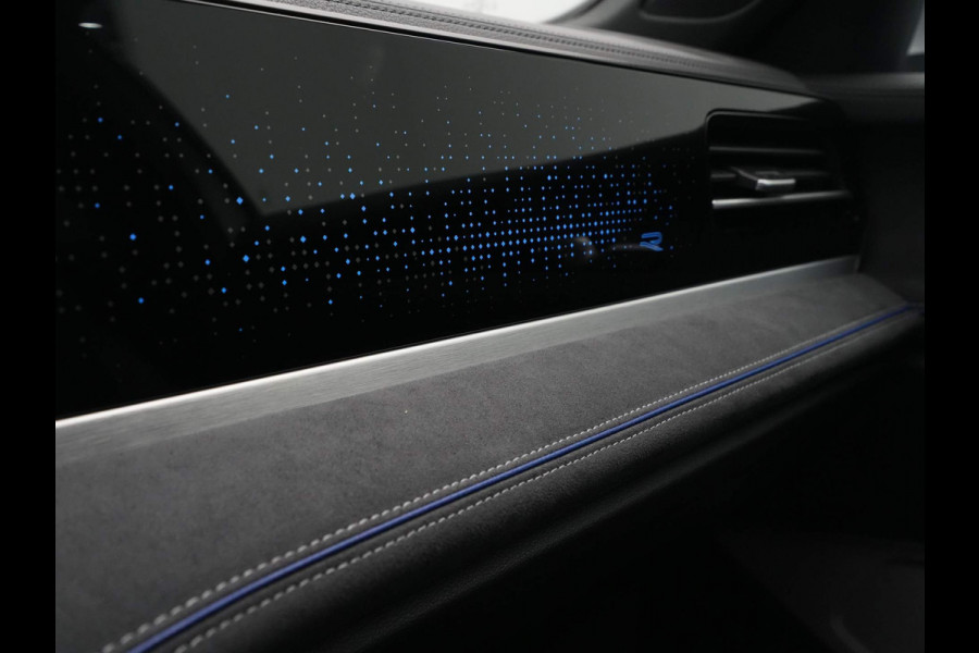 Volkswagen Passat Variant 1.5 eTSI 150pk DSG R-Line Business Panorama Navigatie Trekhaak Camera Carplay Stoelverwarming