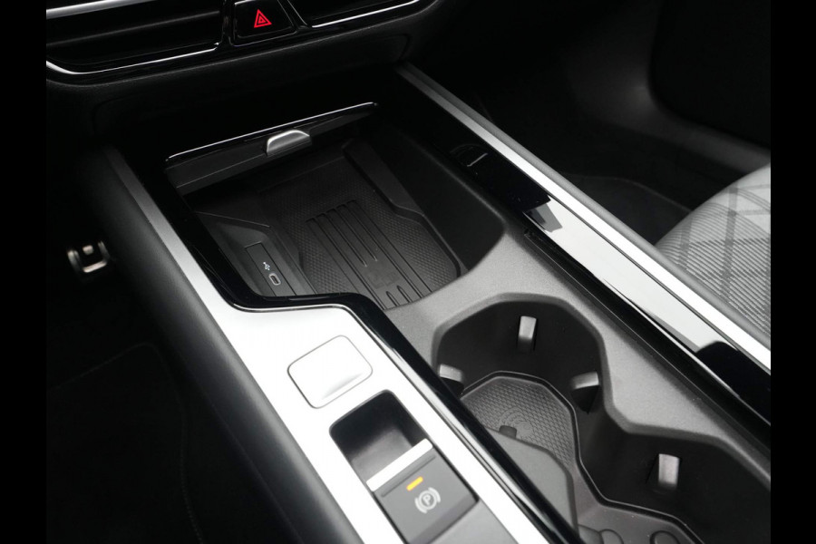 Volkswagen Passat Variant 1.5 eTSI 150pk DSG R-Line Business Panorama Navigatie Trekhaak Camera Carplay Stoelverwarming