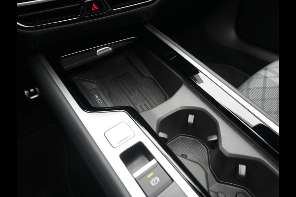 Volkswagen Passat Variant 1.5 eTSI 150pk DSG R-Line Business Panorama Navigatie Trekhaak Camera Carplay Stoelverwarming
