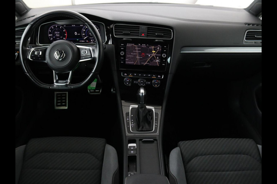 Volkswagen Golf 1.0 TSI R Line | Trekhaak | Stoelverwarming | Adaptive cruise | Carplay | Full LED | Active Info Display | PDC | Climate control