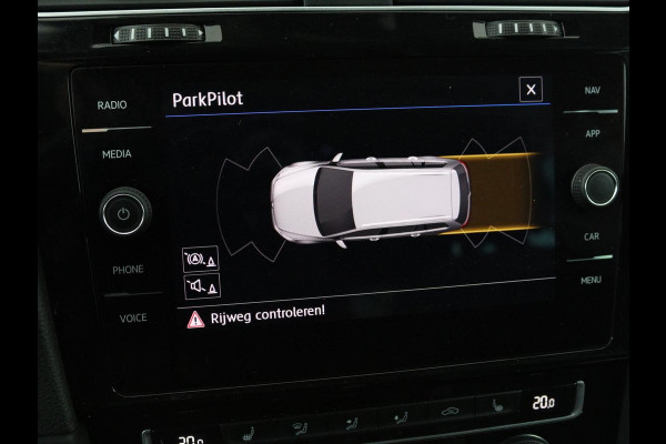 Volkswagen Golf 1.0 TSI R Line | Trekhaak | Stoelverwarming | Adaptive cruise | Carplay | Full LED | Active Info Display | PDC | Climate control