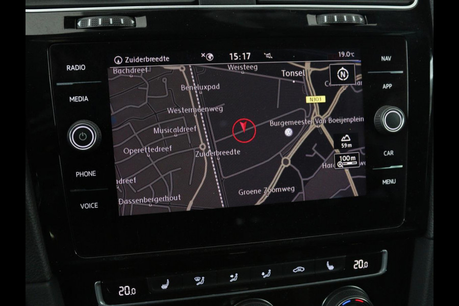 Volkswagen Golf 1.0 TSI R Line | Trekhaak | Stoelverwarming | Adaptive cruise | Carplay | Full LED | Active Info Display | PDC | Climate control