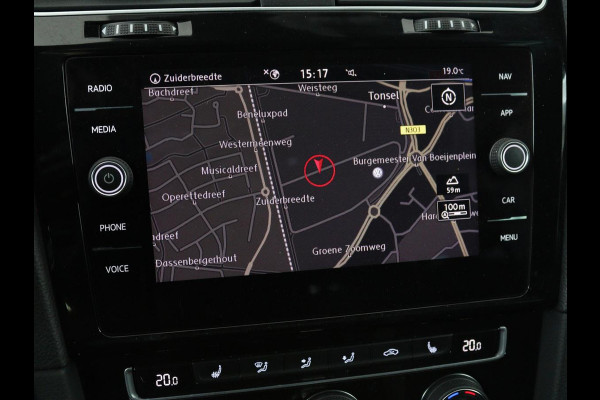 Volkswagen Golf 1.0 TSI R Line | Trekhaak | Stoelverwarming | Adaptive cruise | Carplay | Full LED | Active Info Display | PDC | Climate control