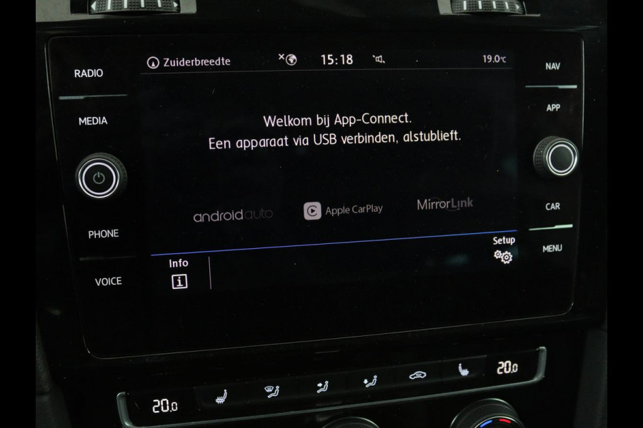 Volkswagen Golf 1.0 TSI R Line | Trekhaak | Stoelverwarming | Adaptive cruise | Carplay | Full LED | Active Info Display | PDC | Climate control