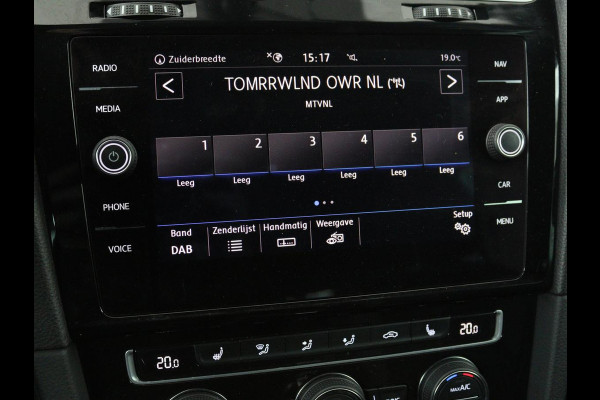 Volkswagen Golf 1.0 TSI R Line | Trekhaak | Stoelverwarming | Adaptive cruise | Carplay | Full LED | Active Info Display | PDC | Climate control