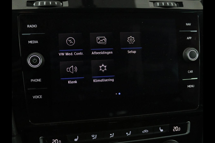 Volkswagen Golf 1.0 TSI R Line | Trekhaak | Stoelverwarming | Adaptive cruise | Carplay | Full LED | Active Info Display | PDC | Climate control