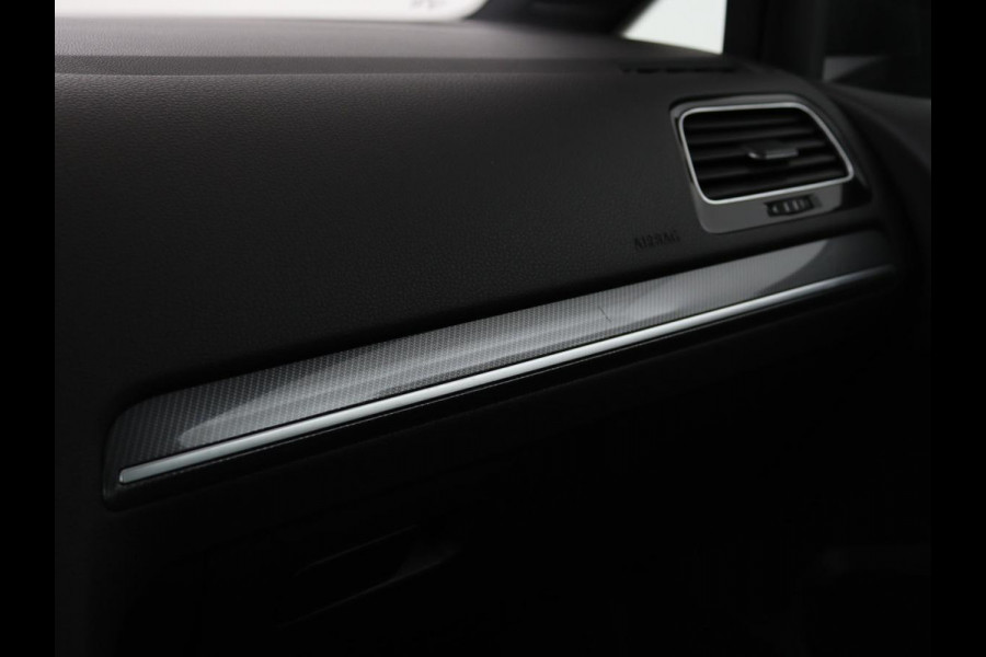 Volkswagen Golf 1.0 TSI R Line | Trekhaak | Stoelverwarming | Adaptive cruise | Carplay | Full LED | Active Info Display | PDC | Climate control
