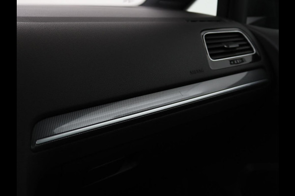 Volkswagen Golf 1.0 TSI R Line | Trekhaak | Stoelverwarming | Adaptive cruise | Carplay | Full LED | Active Info Display | PDC | Climate control