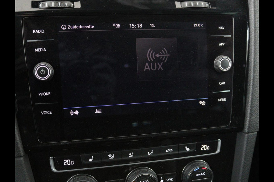 Volkswagen Golf 1.0 TSI R Line | Trekhaak | Stoelverwarming | Adaptive cruise | Carplay | Full LED | Active Info Display | PDC | Climate control