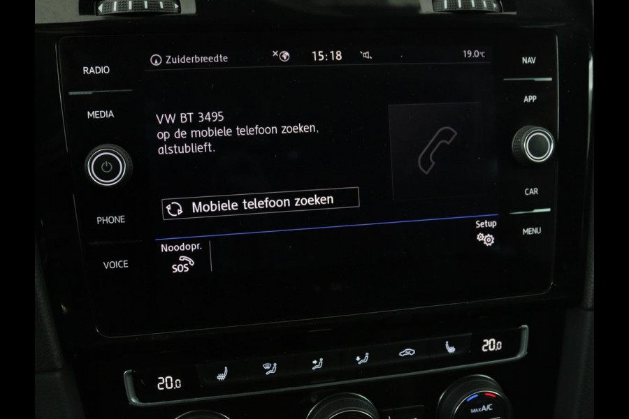 Volkswagen Golf 1.0 TSI R Line | Trekhaak | Stoelverwarming | Adaptive cruise | Carplay | Full LED | Active Info Display | PDC | Climate control