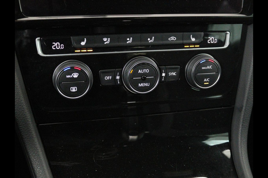 Volkswagen Golf 1.0 TSI R Line | Trekhaak | Stoelverwarming | Adaptive cruise | Carplay | Full LED | Active Info Display | PDC | Climate control