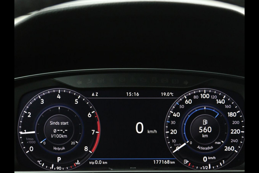 Volkswagen Golf 1.0 TSI R Line | Trekhaak | Stoelverwarming | Adaptive cruise | Carplay | Full LED | Active Info Display | PDC | Climate control
