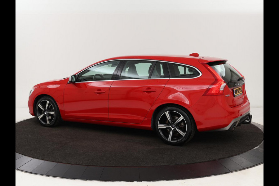 Volvo V60 2.0 T4 Sport | Stoelverwarming | Trekhaak | Xenon | Navigatie | Leder/Alcantara | PDC | Climate control | Cruise control | Bluetooth