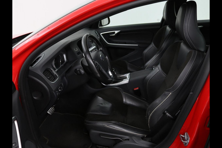 Volvo V60 2.0 T4 Sport | Stoelverwarming | Trekhaak | Xenon | Navigatie | Leder/Alcantara | PDC | Climate control | Cruise control | Bluetooth