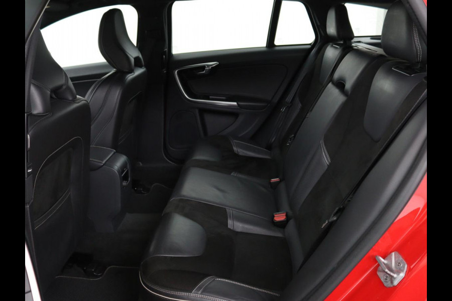 Volvo V60 2.0 T4 Sport | Stoelverwarming | Trekhaak | Xenon | Navigatie | Leder/Alcantara | PDC | Climate control | Cruise control | Bluetooth