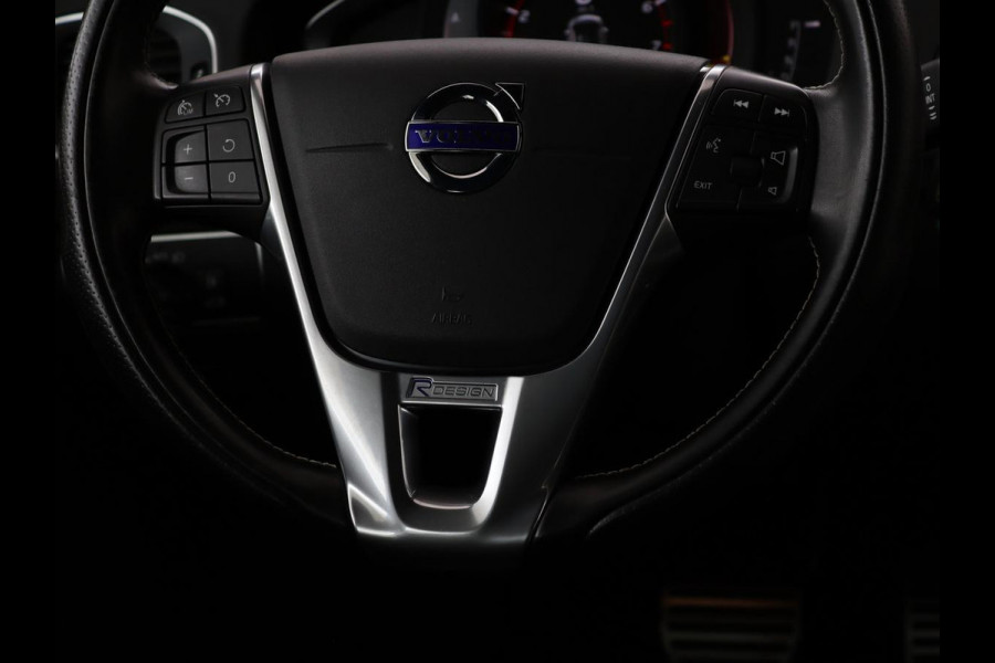 Volvo V60 2.0 T4 Sport | Stoelverwarming | Trekhaak | Xenon | Navigatie | Leder/Alcantara | PDC | Climate control | Cruise control | Bluetooth