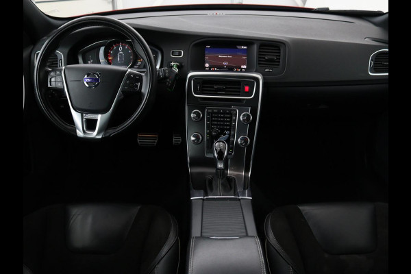 Volvo V60 2.0 T4 Sport | Stoelverwarming | Trekhaak | Xenon | Navigatie | Leder/Alcantara | PDC | Climate control | Cruise control | Bluetooth