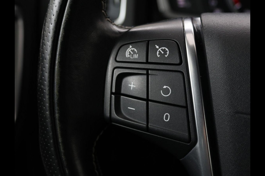 Volvo V60 2.0 T4 Sport | Stoelverwarming | Trekhaak | Xenon | Navigatie | Leder/Alcantara | PDC | Climate control | Cruise control | Bluetooth